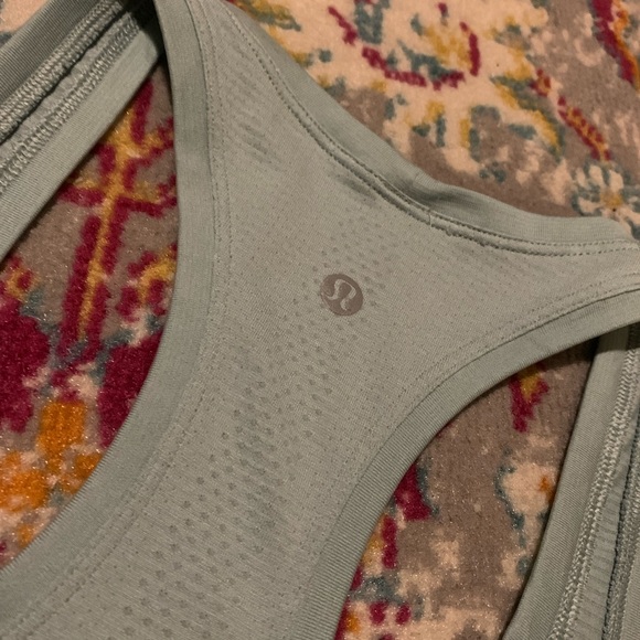 Lululemon Size 6 tank - Picture 5 of 5